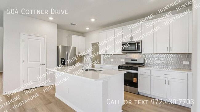 Building Photo - 504 Cottner Dr