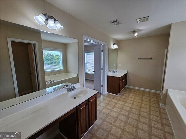 Building Photo - 3755 Long Lake Dr