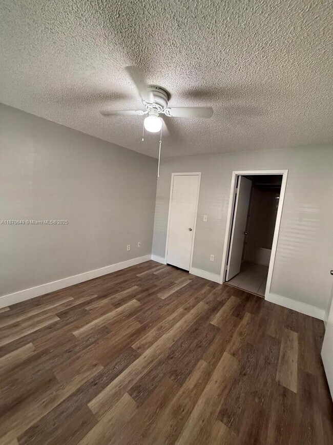 Building Photo - 15600 SW 106th Ln