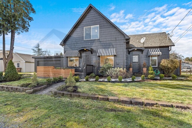 Building Photo - Two-story Old Craftsman House in Tacoma!