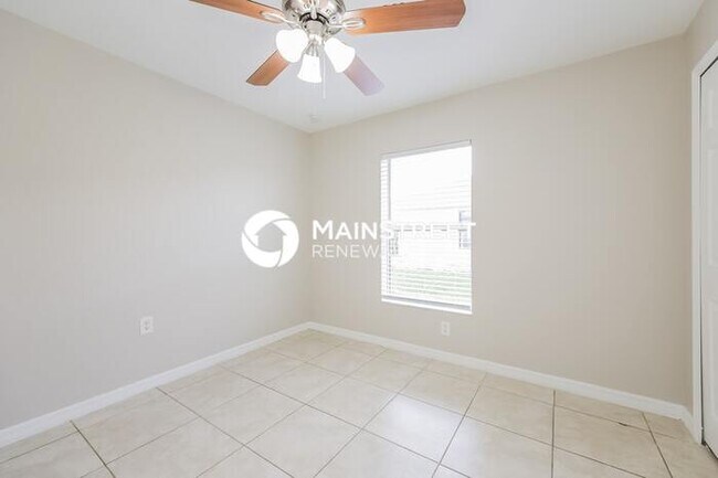 Building Photo - 3 Bedroom Pet-Friendly Home in Lehigh acres, FL with Main Street Renewal