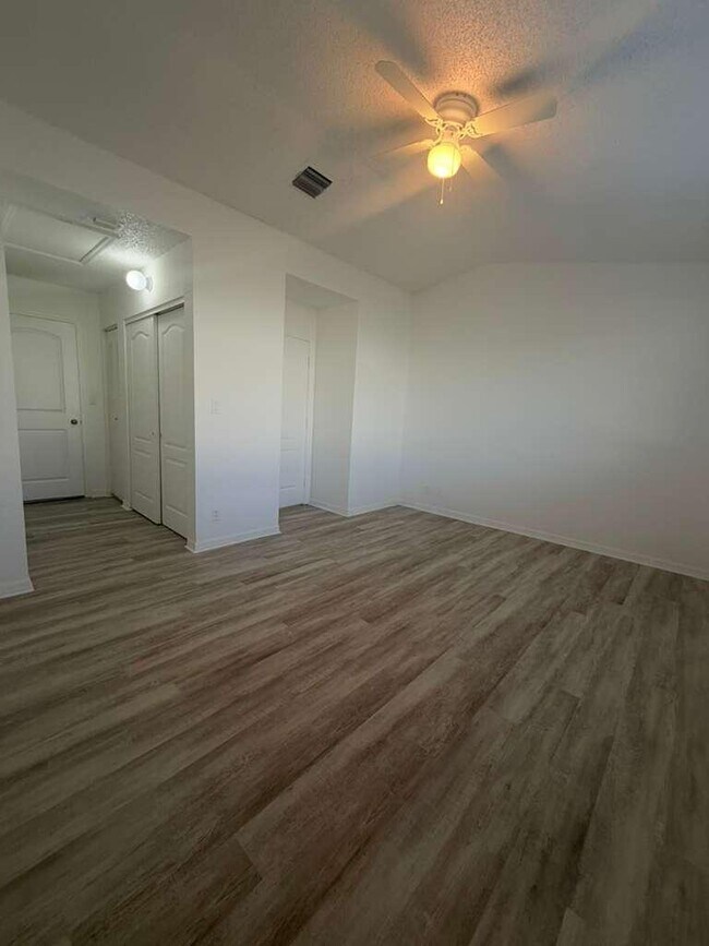 Building Photo - 21300 NE 8th Ct