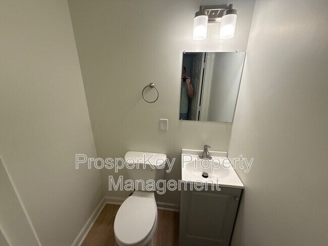 Building Photo - 1413 John Smith Ave