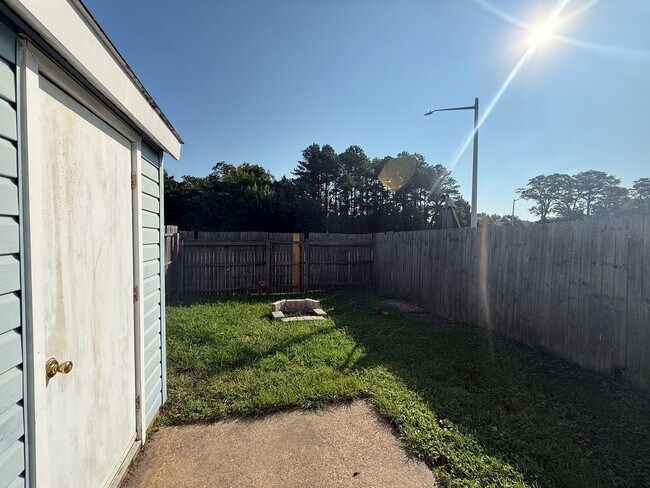 Building Photo - 1118 Hillock Crossing