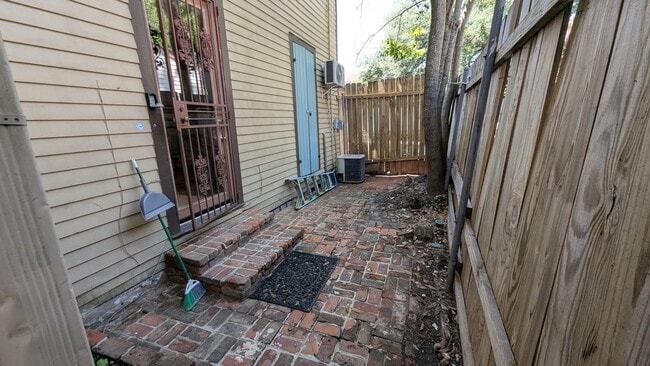 Building Photo - 814-812 Frenchmen St