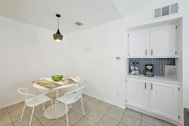 Building Photo - 3605 Leafield Dr