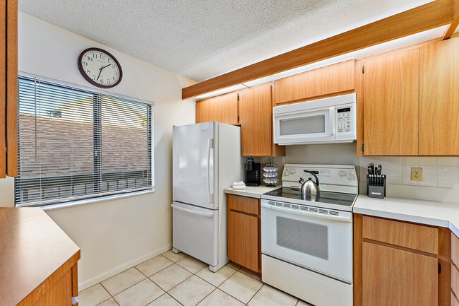 Building Photo - 1001 Seafarer Cir