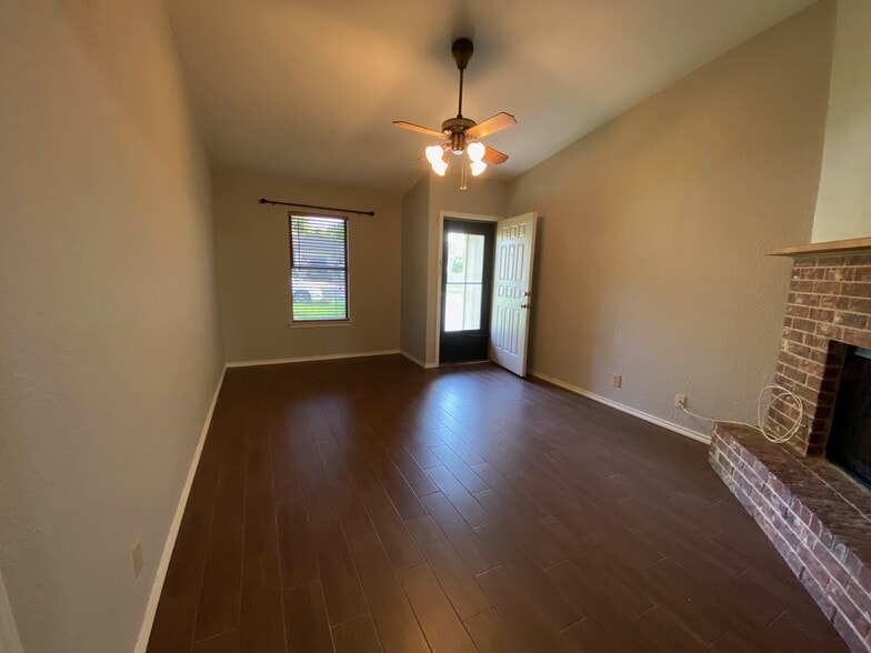 Building Photo - 702 Blackwell Ave