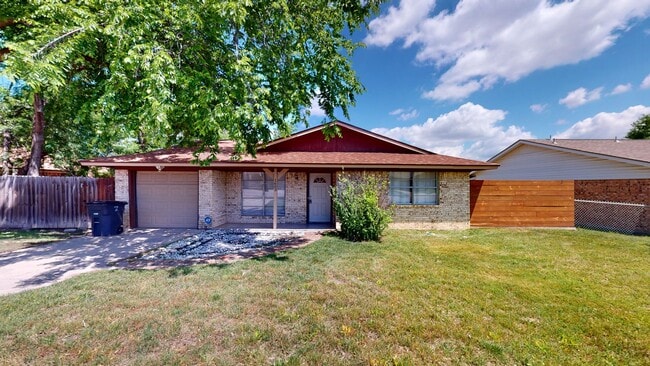 Building Photo - ALL TILE HOUSE MINUTES AWAY FROM FORT HOOD!