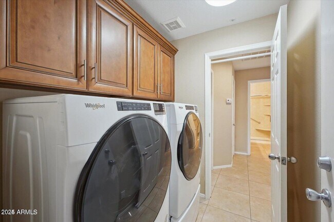 Building Photo - 11144 E Laurel Ln