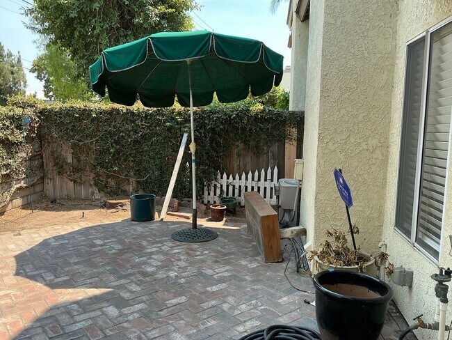 Building Photo - FOR LEASE 3 BEDROOM 2.5 BATH 2 Story Condo...