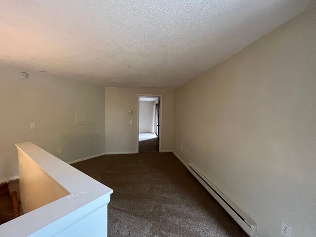 Building Photo - Multi Level One Bedroom Condo Near Blue Ba...