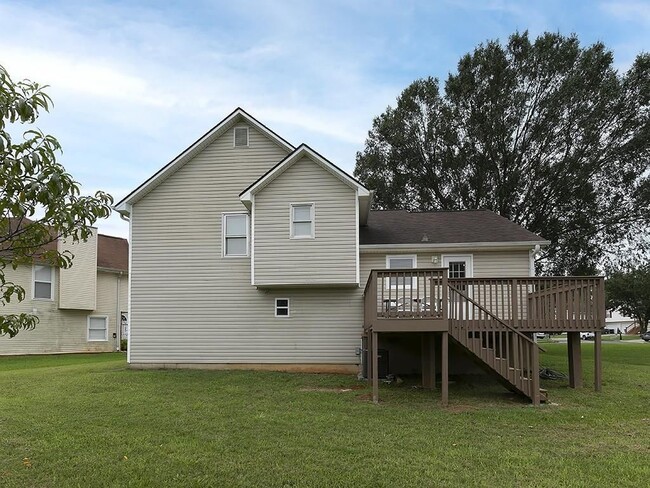 Building Photo - 16 Huntcliff Dr