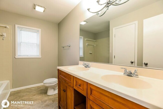 Building Photo - 509 W 5th Ct