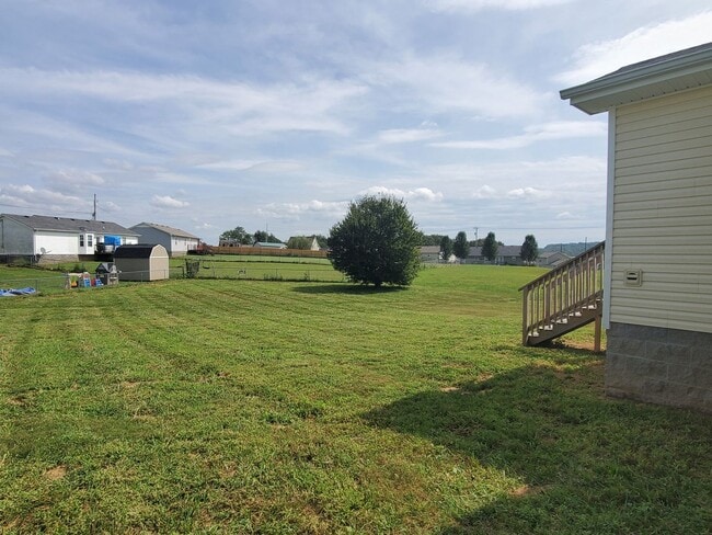 Building Photo - MOVE -IN SPECIAL $500 OFF