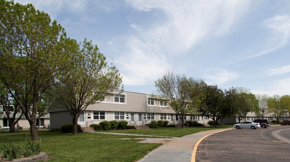 Primary Photo - Prairie Glen Townhouses