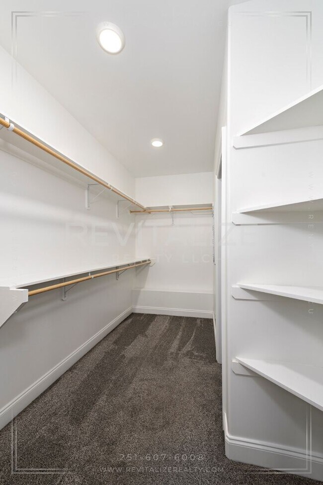 Building Photo - HALF-DEPOSIT SPECIAL! Stunning Luxury Home in Silverhill with Huge Diamond Shaped Backyard!