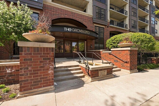 Building Photo - 317 Groveland Ave