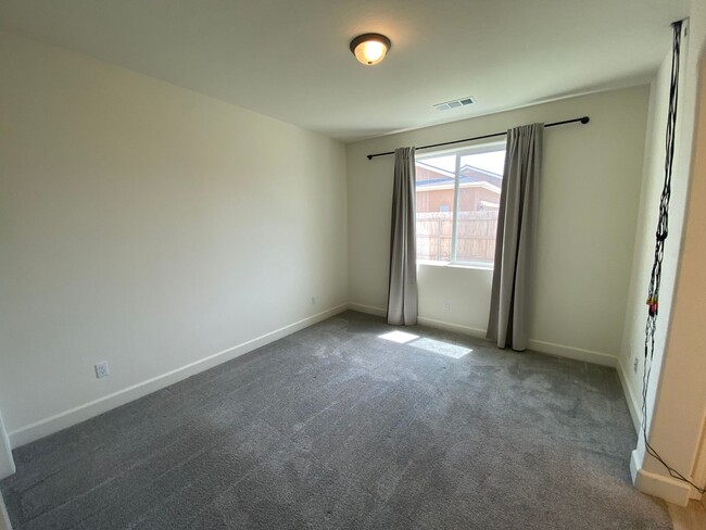 Building Photo - Charming home located in Arbor Gates community. Coming soon!