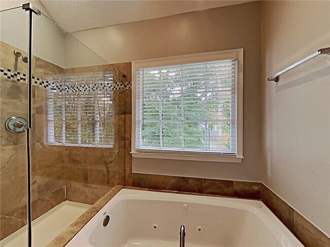 Building Photo - 1417 Emerald Pine Ct