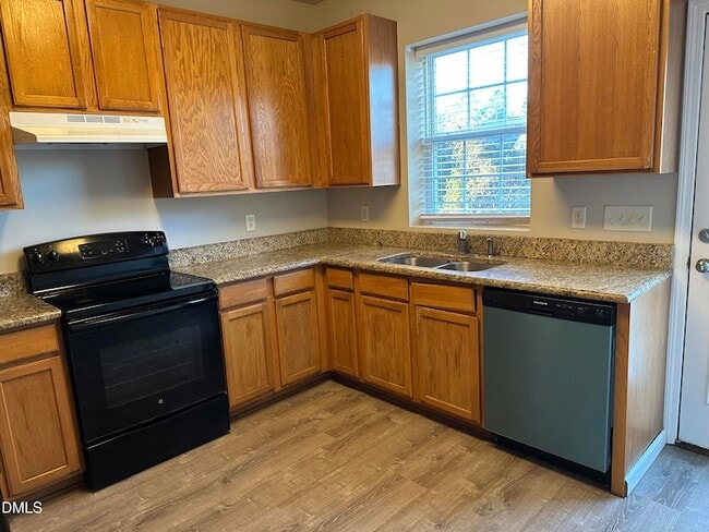 Building Photo - 553 Writers Way