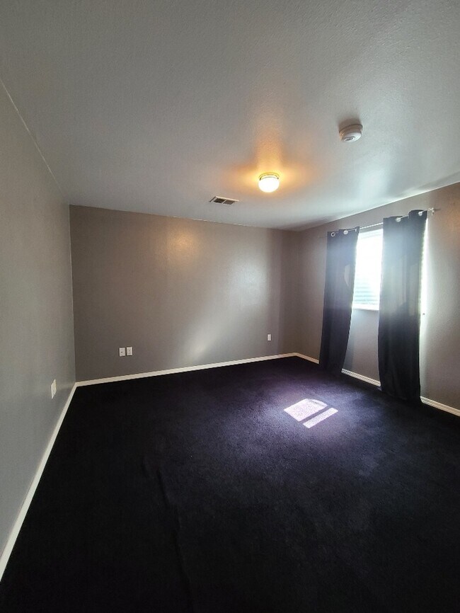 Building Photo - 921 Centennial Dr