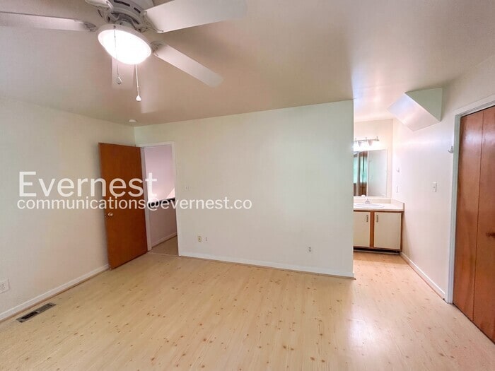 Building Photo - 128 Sharps Rd