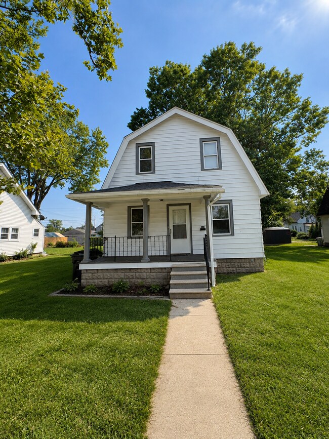 Building Photo - 1809 Oakwood Ave