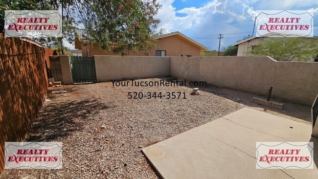 Building Photo - 8th Street and Euclid - 1 bedroom 1 bath r...
