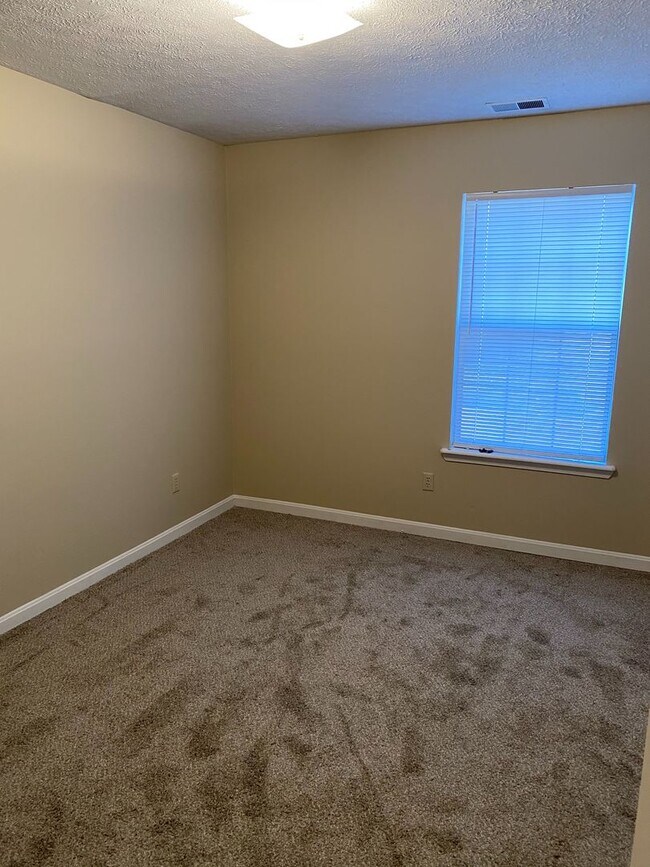 Building Photo - 6616 Burlwood Dr