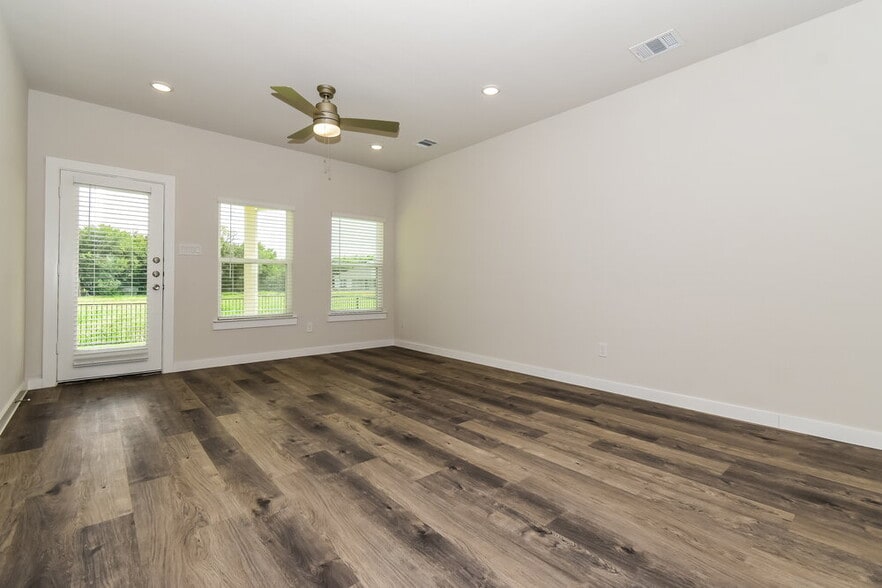 Building Photo - 320 Sun Harvest Dr