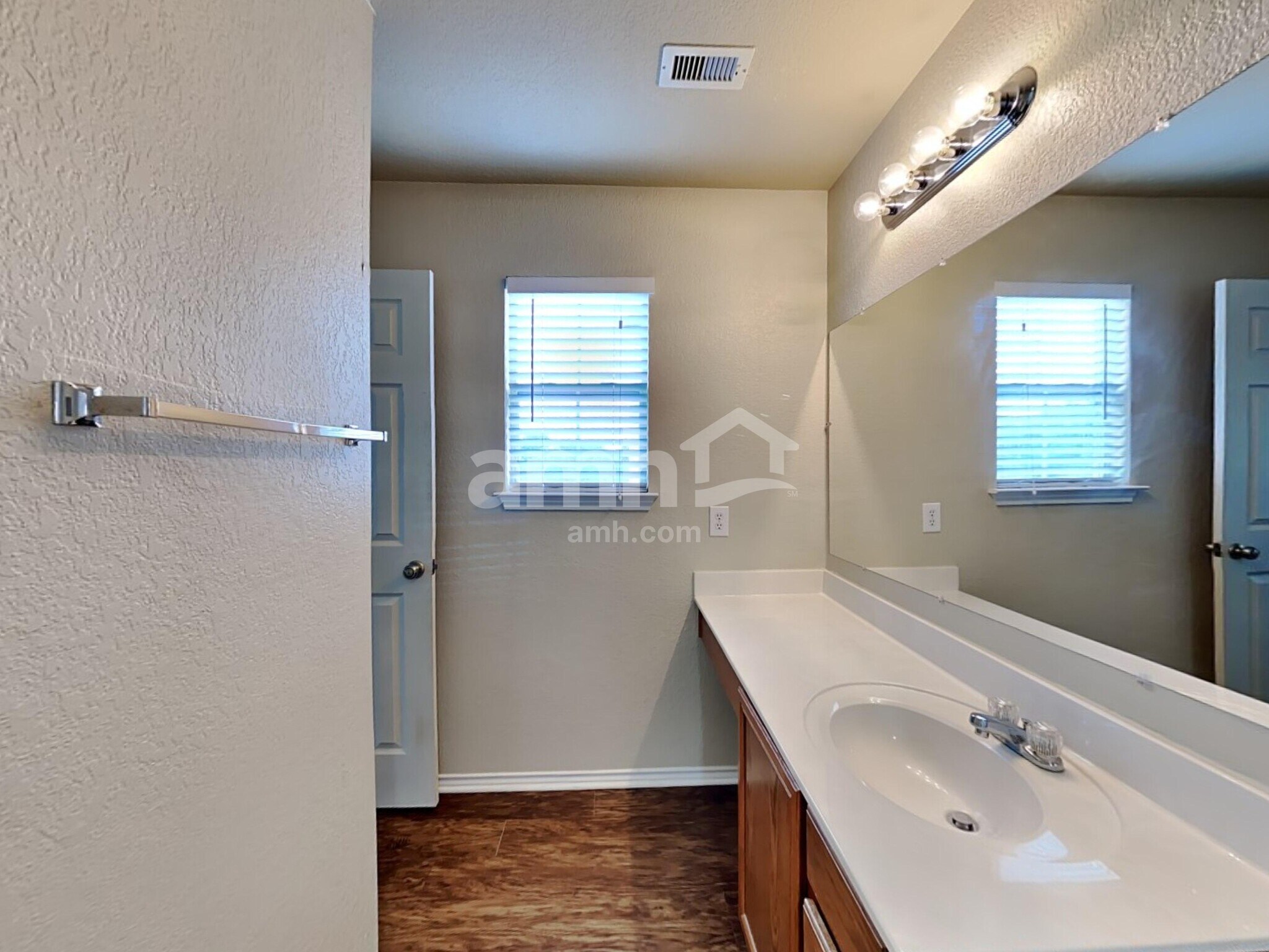 Building Photo - 10007 Del Lago Ct