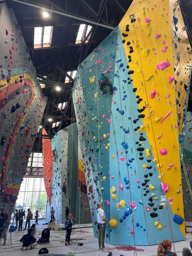 Building Photo - 1534 Center St