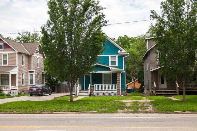 Building Photo - 1326 Massachusetts St