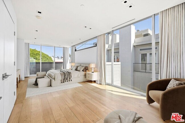 Building Photo - 1012 2nd St