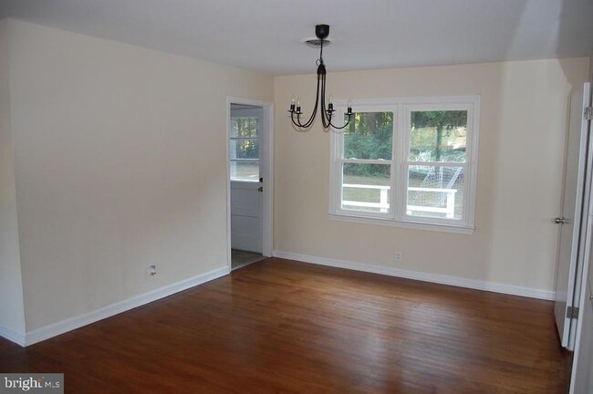 Building Photo - 1016 Riverview Terrace