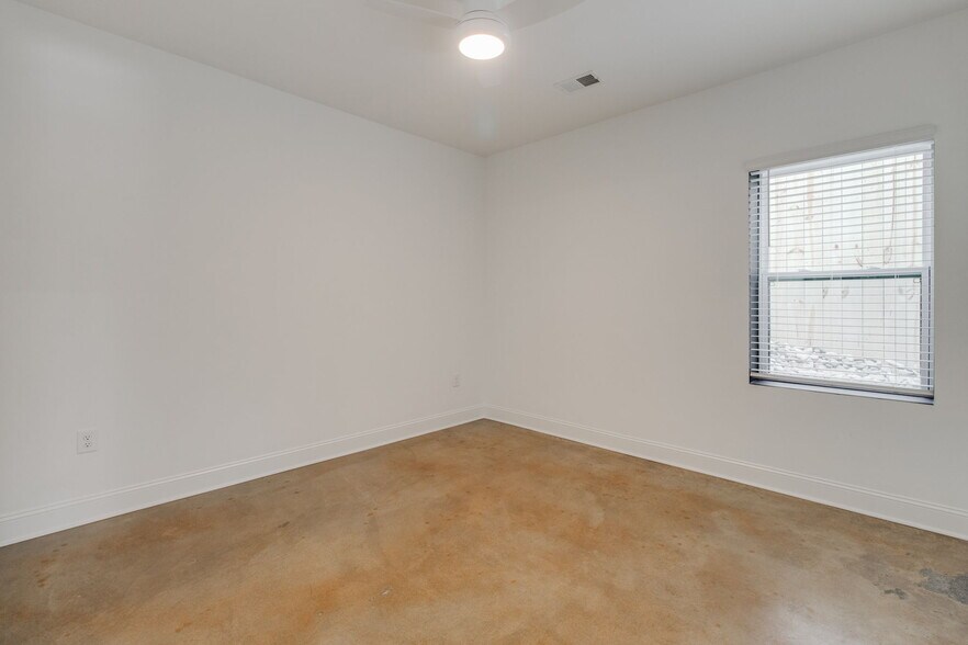 Building Photo - 133 Harden St