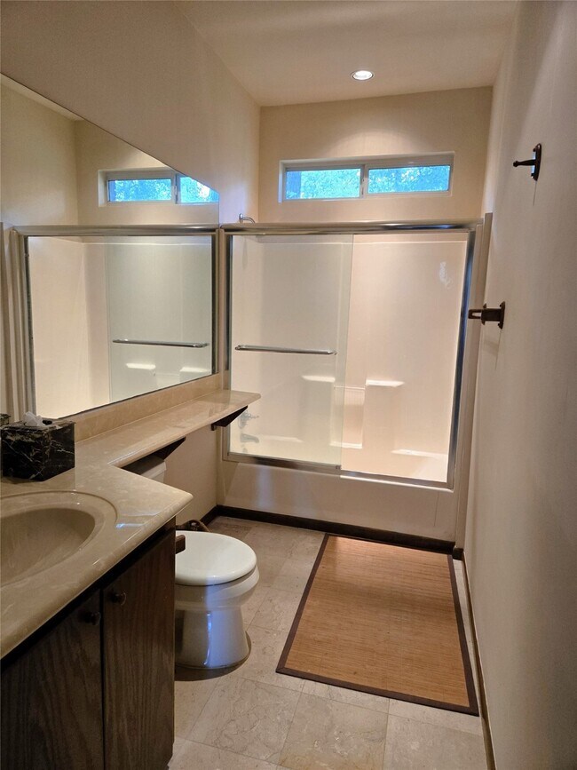 Building Photo - 3231 Hemingway Dr