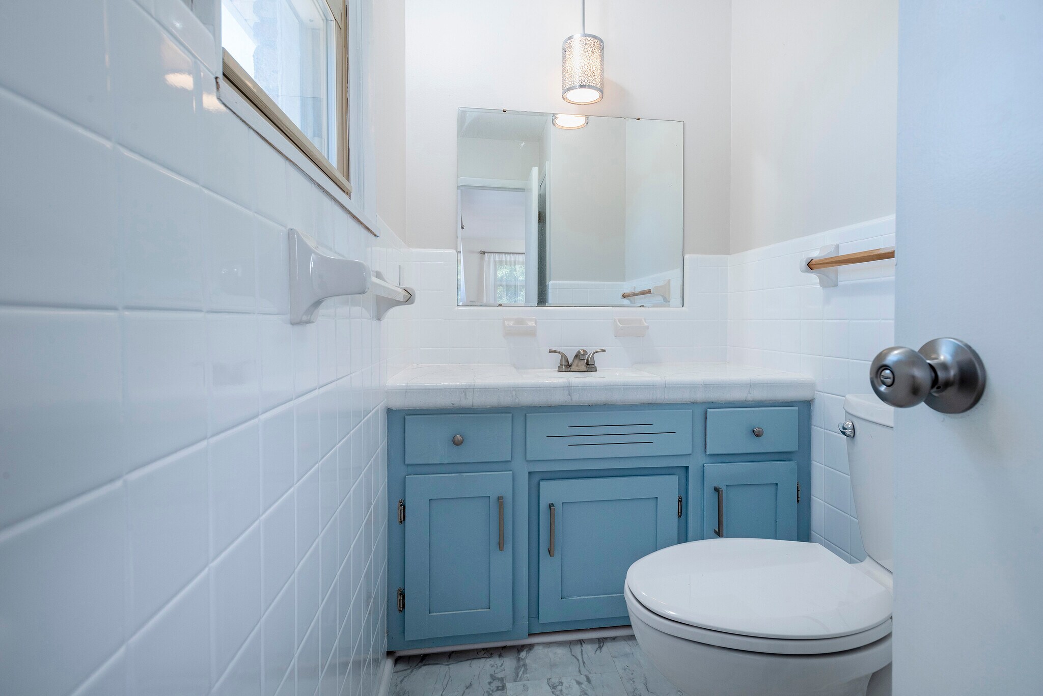 1/2 Bath off Master - 5760 Saundersville Rd