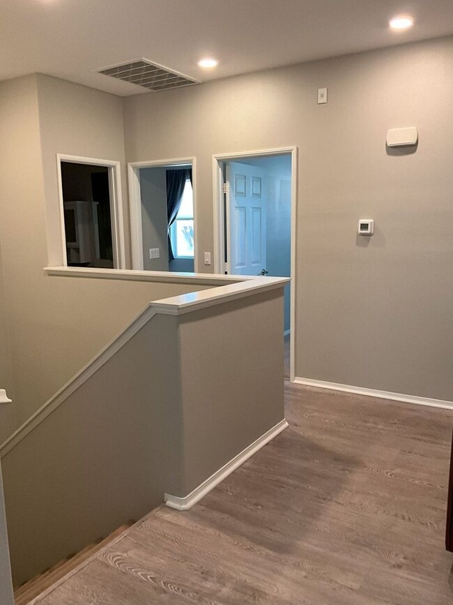 Building Photo - 3 Bed 2 Bath in the Eastlake Vistas