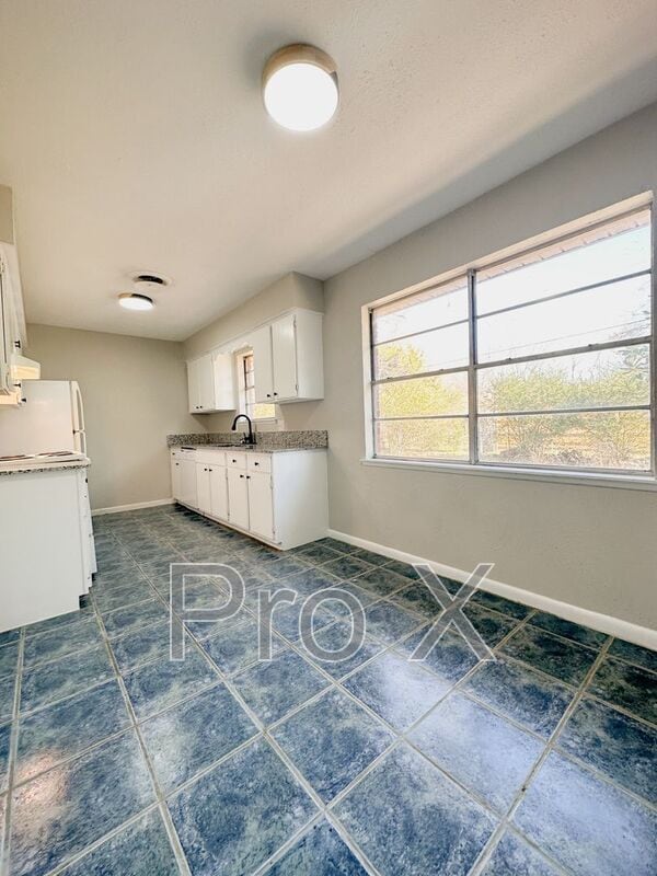 Building Photo - 2216 S Clover Dr