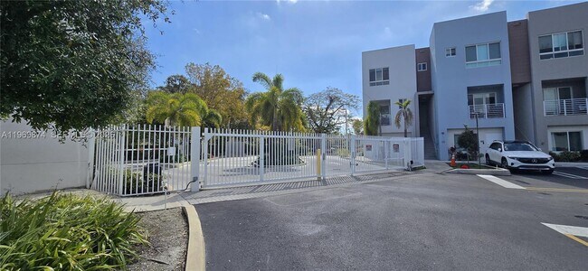 Building Photo - 2535 NE 193rd St