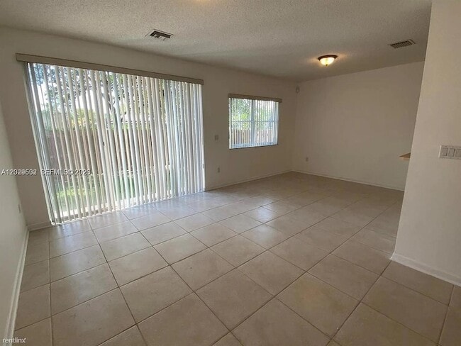 Building Photo - 7980 S Southwood Cir