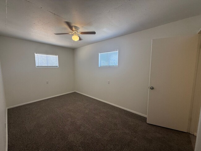 Building Photo - 2 Bedroom 2 Bathroom Home