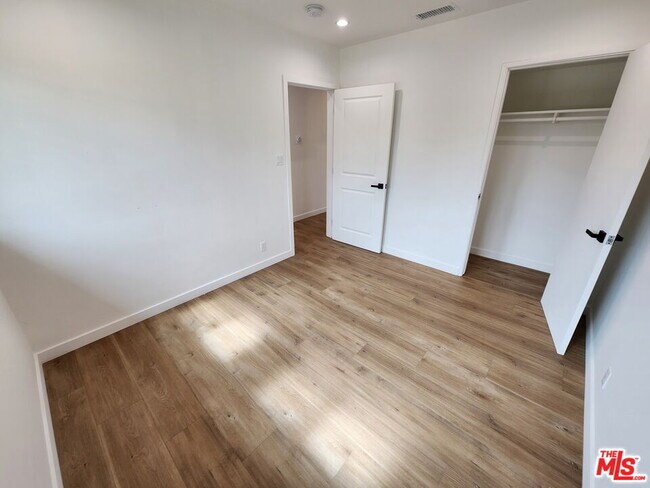 Building Photo - 6121 Sylvia Ave