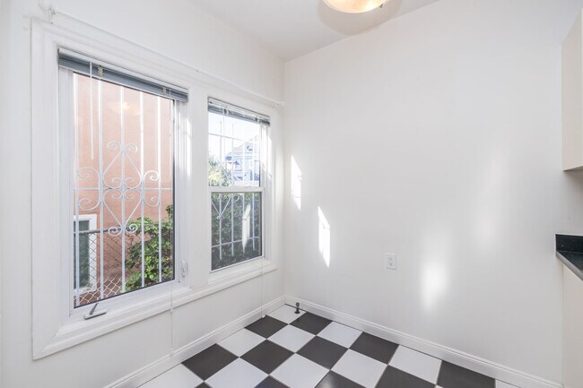 Building Photo - 421 Van Dyke