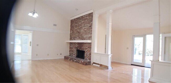 Building Photo - 4083 Deerbrook Way SW