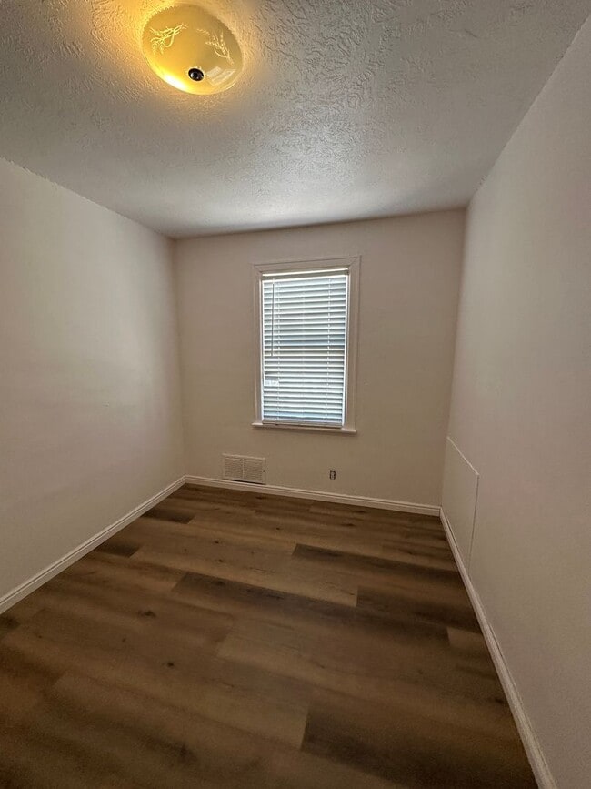 Building Photo - 345 N 300 W