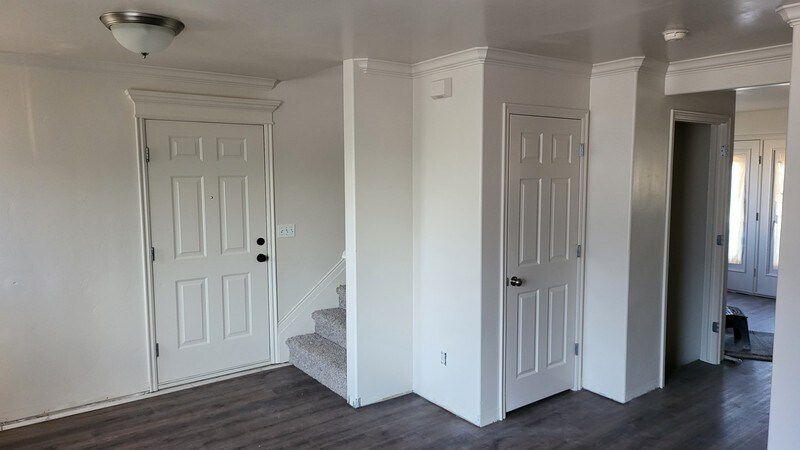 Building Photo - 8045 N Plum Creek Dr
