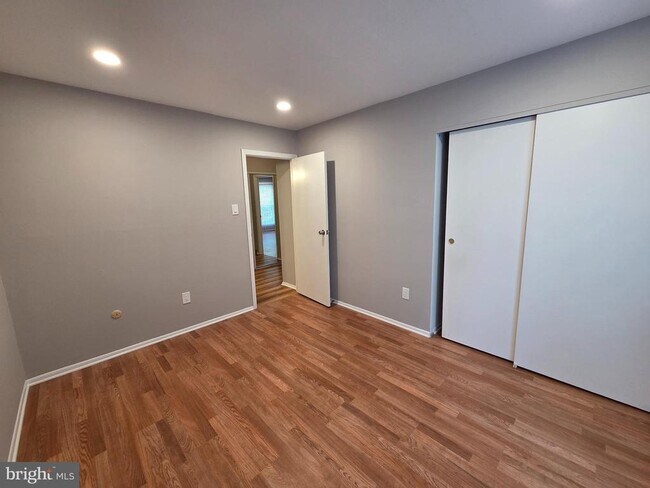 Building Photo - 2201 Strahle St